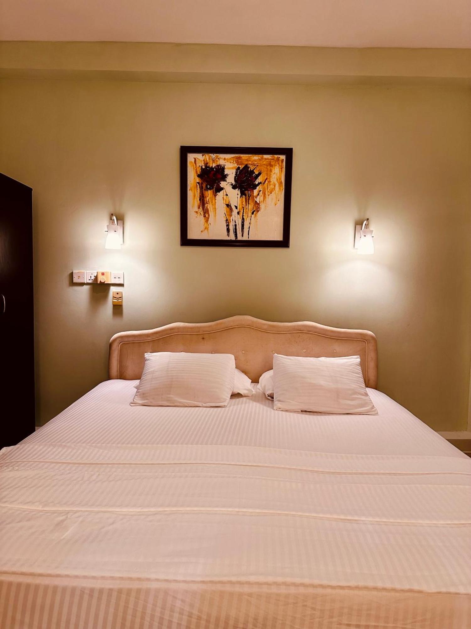 Luna Waves Negombo Exterior photo