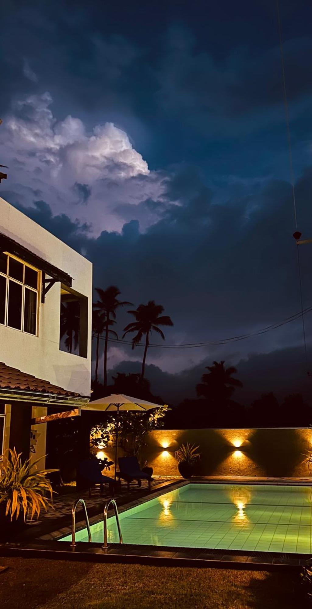 Luna Waves Negombo Exterior photo